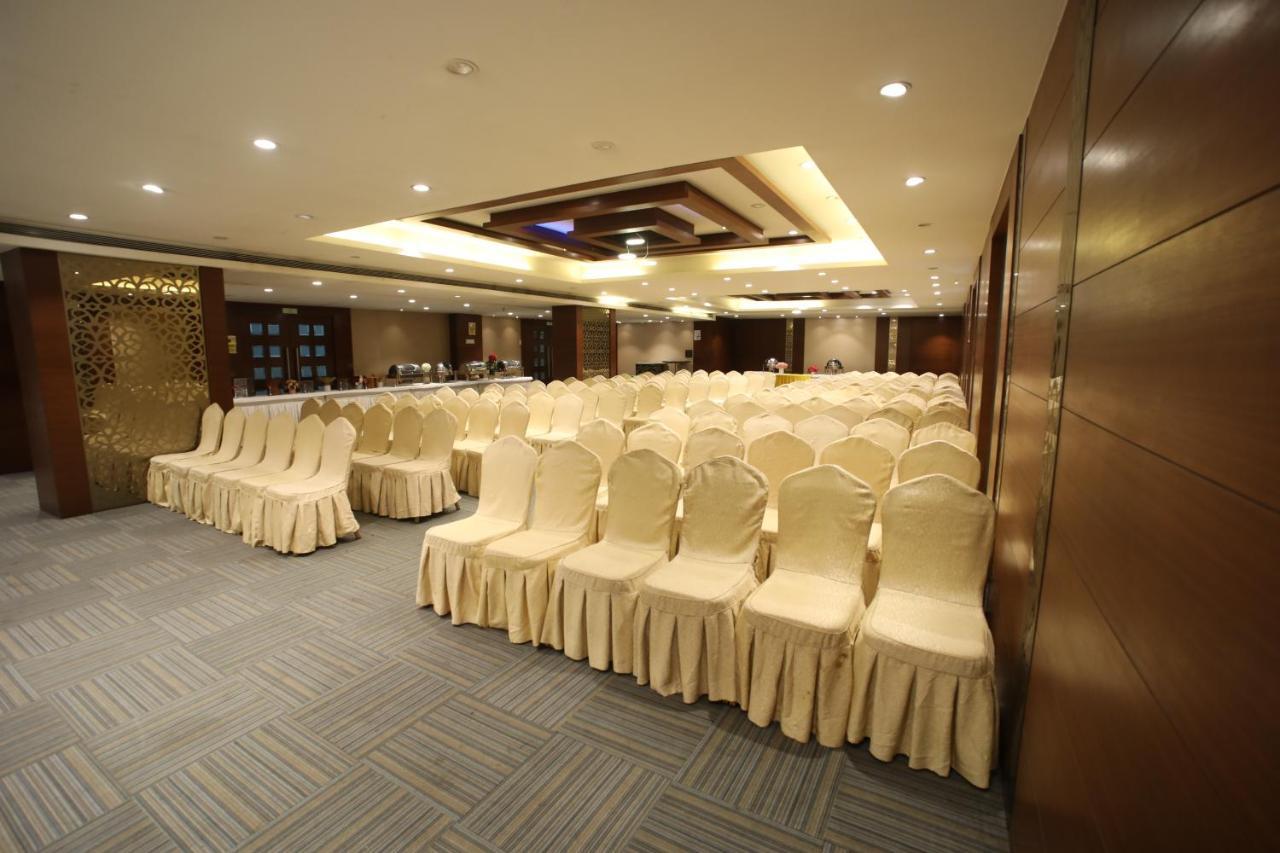 The Byke Suraj Plaza Pure Veg, Thane Exterior foto